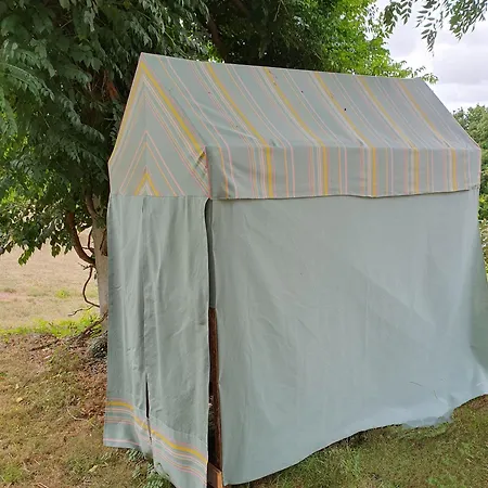 Chateau De Lacenne Bed & Breakfast Sembas