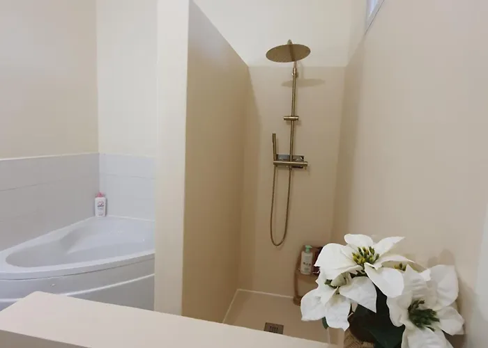 Bed & Breakfast Chateau De Lacenne 3*