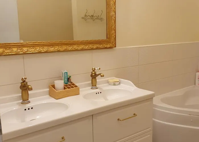 Chateau De Lacenne Bed & Breakfast Sembas