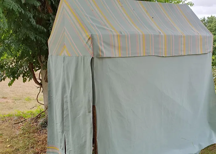 Chateau De Lacenne Bed & Breakfast Sembas